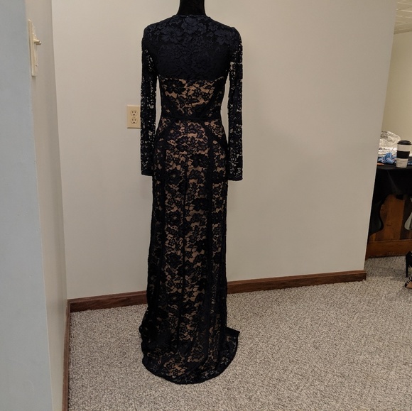 Monique Lhullier Gown - Picture 4 of 6